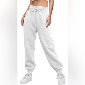 White high waisted sweatpants